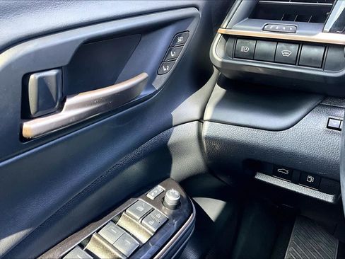 Used 2024 Toyota Crown Platinum AWD/4WD image 33
