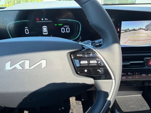 New 2026 Kia Niro EX FWD image 34
