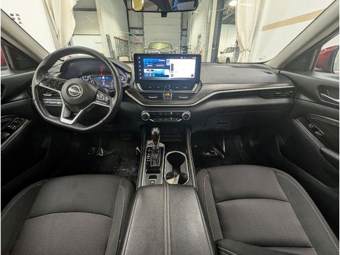 Used 2023 Nissan Altima 2.5 SV w/ SV Premium Package image 11