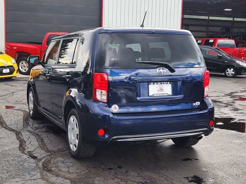Used 2014 Scion xB FWD image 9
