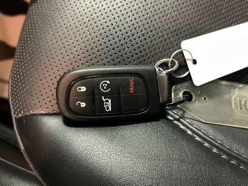 Used 2023 Jeep Cherokee Altitude Lux w/ Mopar Interior Package AWD/4WD image 22
