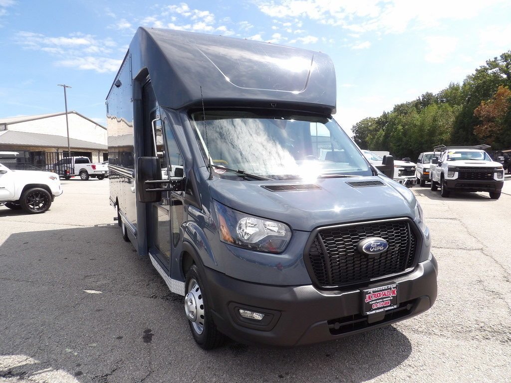 Used 2022 Ford Transit 350 DRW RWD image 11
