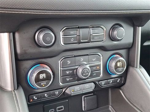 Used 2024 Chevrolet Suburban Premier image 15