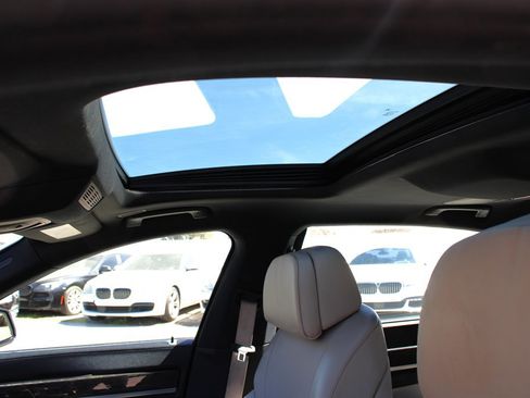 Used 2012 BMW 750Li image 22