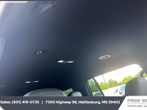 Used 2026 Chevrolet Traverse LT FWD image 16