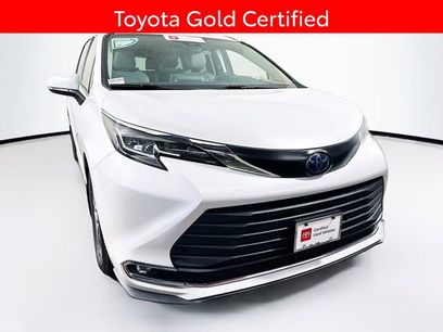 Certified 2022 Toyota Sienna XLE