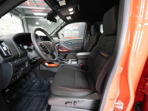 Used 2025 Nissan Frontier PRO-4X AWD/4WD image 9