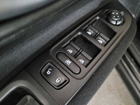 Used 2020 Jeep Renegade Latitude FWD image 27