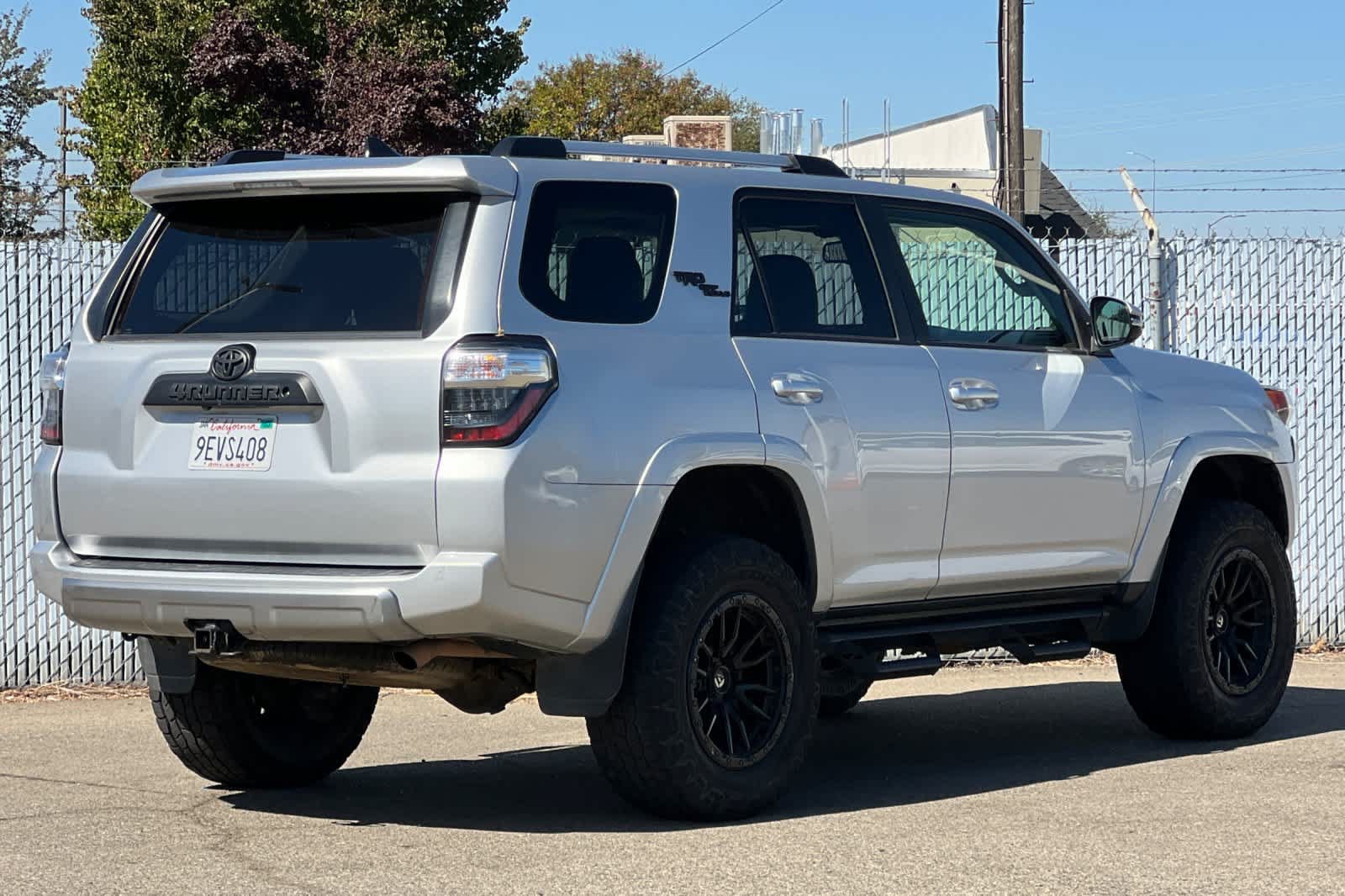Used 2017 Toyota 4Runner TRD Off-Road Premium AWD/4WD image 3