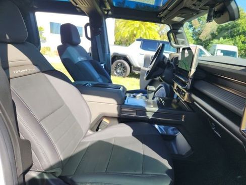 Used 2025 GMC Hummer EV 3X image 25