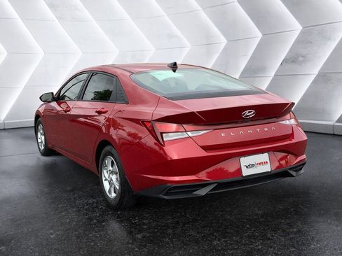 Used 2022 Hyundai Elantra SE image 6