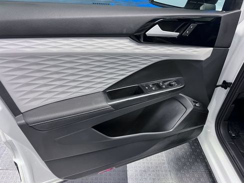 Certified 2024 Volkswagen Taos S FWD image 7