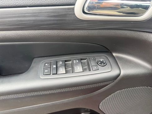 Used 2020 Jeep Grand Cherokee Altitude AWD/4WD image 18