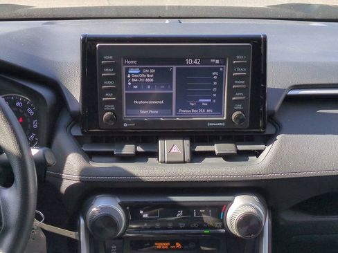 Used 2020 Toyota RAV4 LE image 17