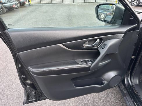 Used 2016 Nissan Rogue SL w/ SL Premium Package image 17