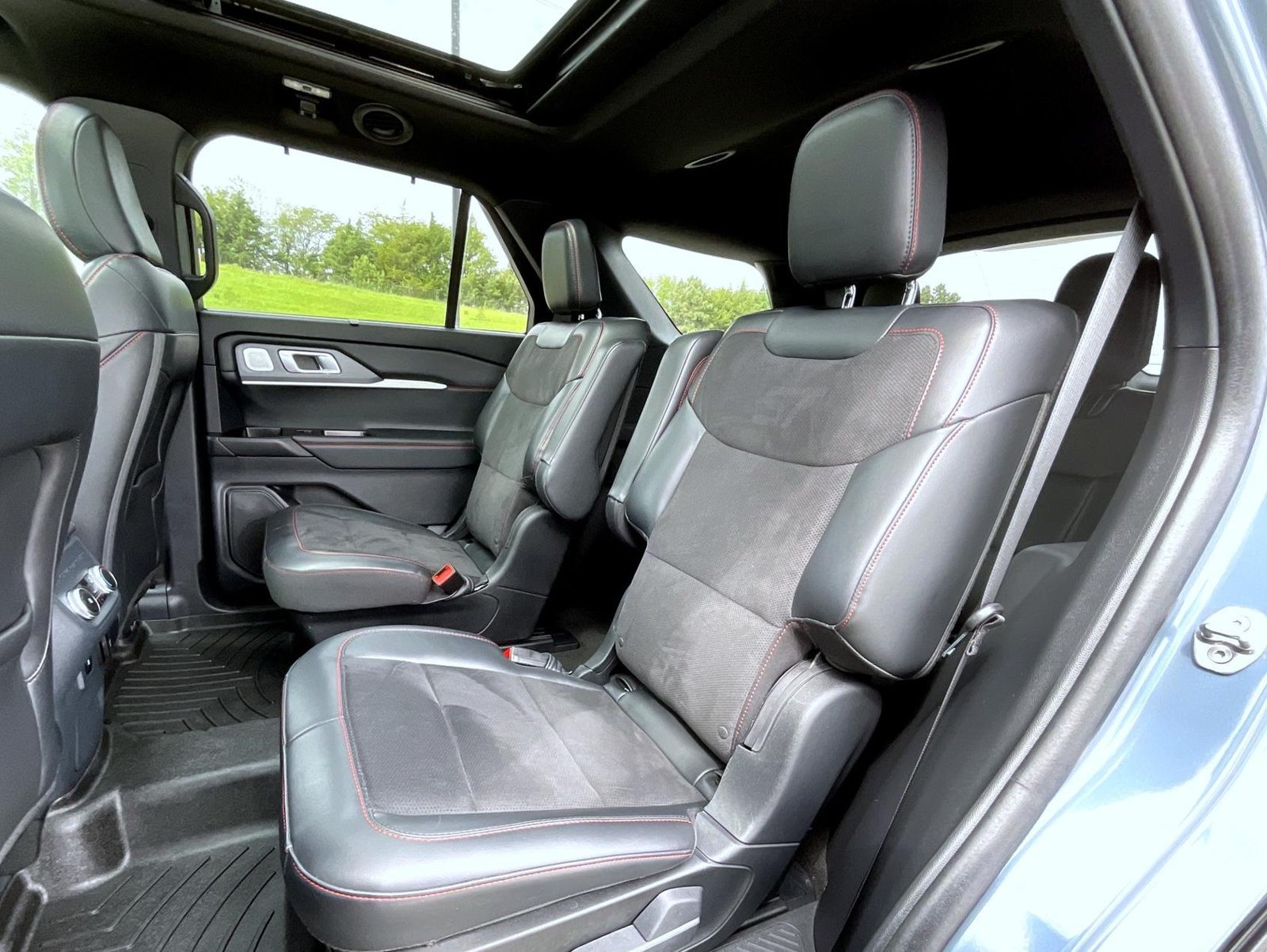 Used 2025 Ford Explorer ST AWD/4WD image 22
