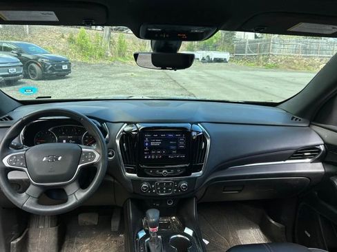 Used 2023 Chevrolet Traverse RS w/ LPO, Floor Liner Package AWD/4WD image 7