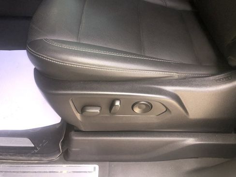 Used 2022 GMC Sierra 1500 SLT image 17