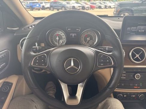 Used 2017 Mercedes-Benz GLA 250 4MATIC image 11