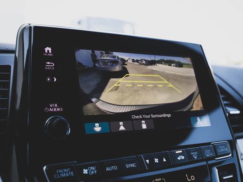Used 2023 Honda Odyssey Sport image 3