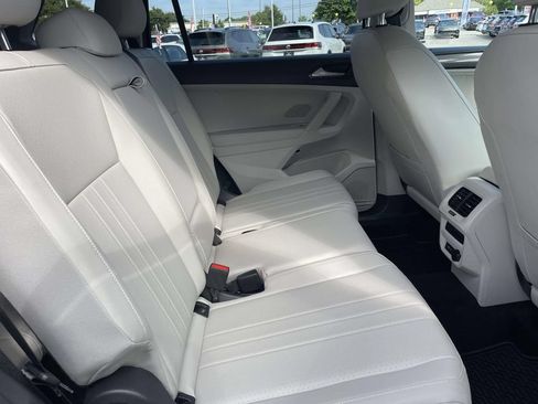 Certified 2022 Volkswagen Tiguan SE FWD image 12
