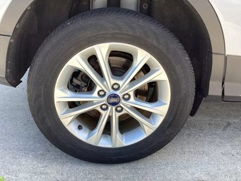 Used 2018 Ford Escape SEL w/ Ford Safe & Smart Package FWD image 8