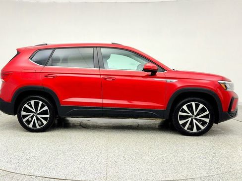 Used 2022 Volkswagen Taos SE image 4