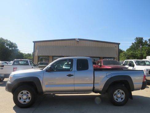 Used 2015 Toyota Tacoma PreRunner image 8