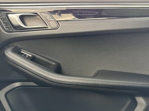 Certified 2026 Porsche Macan AWD/4WD image 20