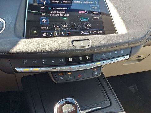 Certified 2022 Cadillac XT4 Luxury w/ Cold Weather Package image 24