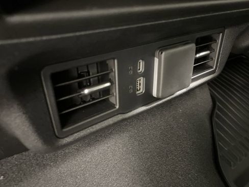 Used 2025 GMC Sierra 1500 SLE image 21