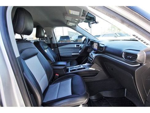 Certified 2022 Ford Explorer XLT w/ Equipment Group 202A image 27