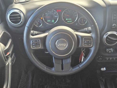 Used 2018 Jeep Wrangler Unlimited Rubicon w/ Connectivity Group image 11