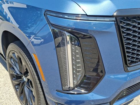 Certified 2026 Cadillac Escalade Platinum Sport AWD/4WD image 9