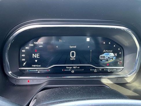 Used 2022 GMC Yukon XL SLT w/ SLT Premium Package image 13