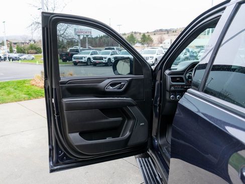 Used 2023 GMC Yukon XL AT4 w/ AT4 Premium Plus Package image 19