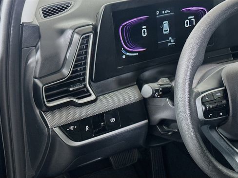 Used 2025 Kia Sportage LX image 16