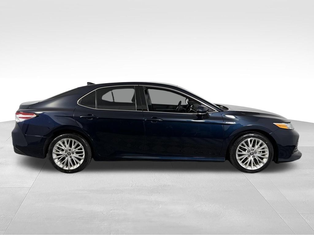 Used 2020 Toyota Camry XLE w/ Carpet Mat Package FWD image 6
