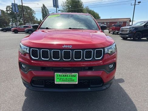 Used 2024 Jeep Compass Latitude AWD/4WD image 12