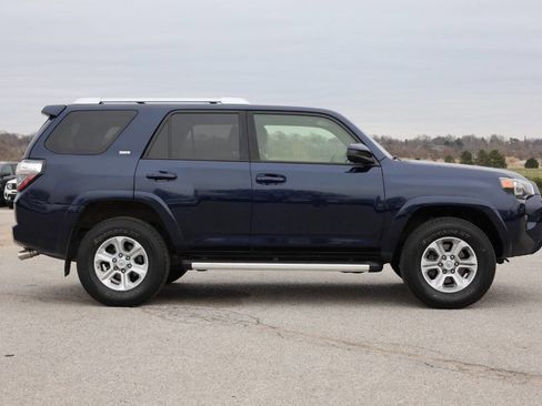 Used 2015 Toyota 4Runner SR5 w/ Convenience Package image 7