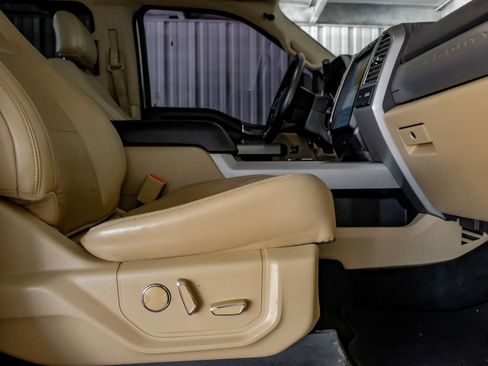 Used 2017 Ford F250 Lariat w/ Lariat Ultimate Package image 31