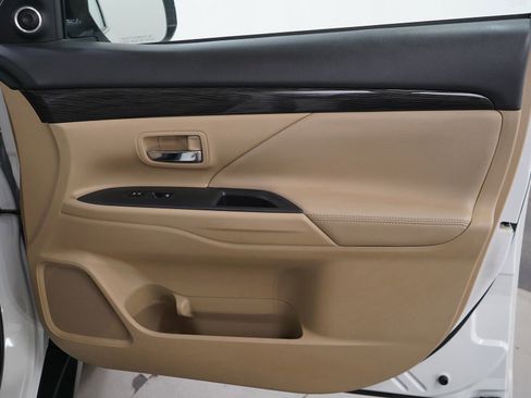 Used 2017 Mitsubishi Outlander SEL AWD/4WD image 9