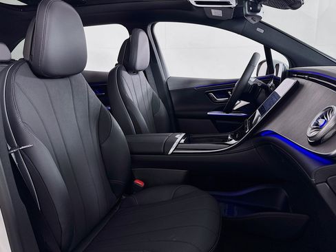 New 2026 Mercedes-Benz EQE 320 4MATIC SUV image 6