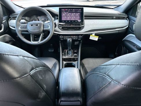 Used 2023 Jeep Compass Latitude w/ Sun and Sound Group AWD/4WD image 25