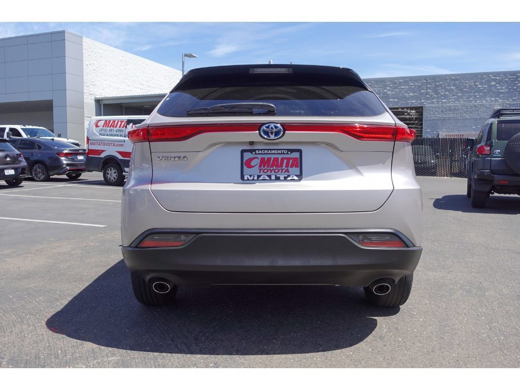 Certified 2023 Toyota Venza LE AWD/4WD image 4