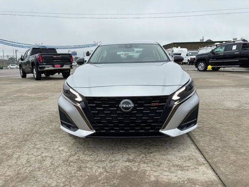 Used 2024 Nissan Altima 2.5 SR FWD image 3