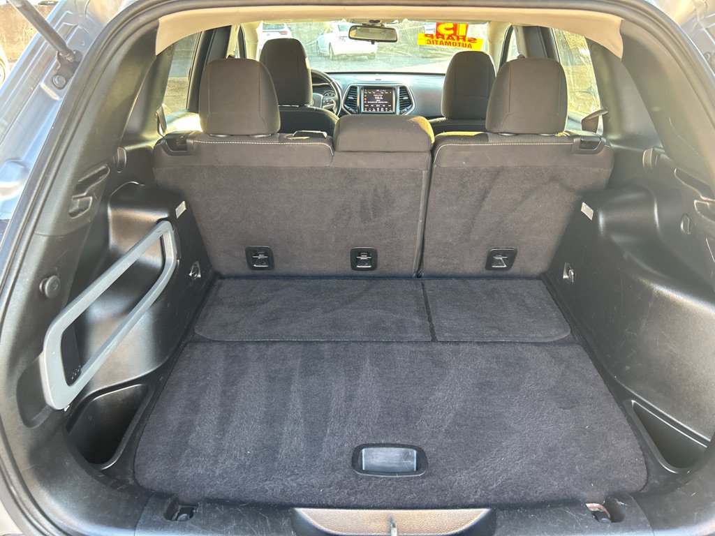 Used 2015 Jeep Cherokee Latitude FWD image 11