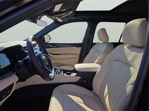 New 2025 Jeep Grand Cherokee Limited w/ Black Appearance Package image 14