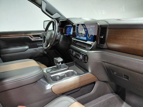 Used 2023 Chevrolet Silverado 1500 High Country w/ High Country Premium Package AWD/4WD image 33