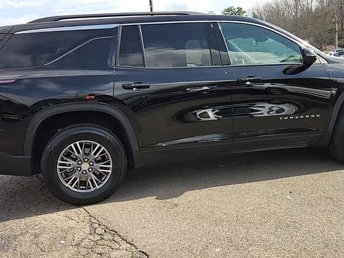 Used 2025 Chevrolet Traverse LT image 10